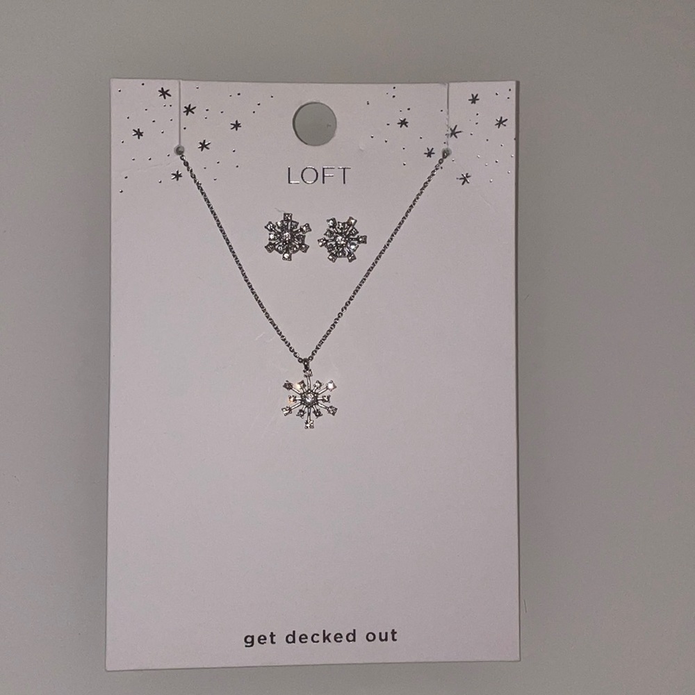 Loft snowflake necklace and earrings